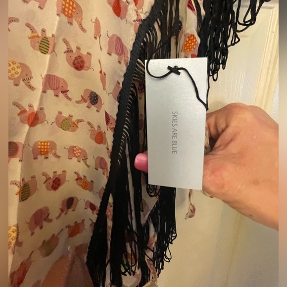 NWT- BoHo Style Linen elephant Print
fringe shirt, tie sides - Picture 3 of 10